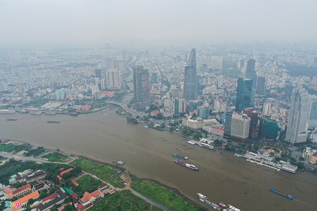 Landmark 81 'biến mất' trong bầu không khí mù đặc ở TP HCM - Ảnh 3. Landmark 81 'biến mất' trong bầu không khí mù đặc ở TP HCM - Ảnh 3.