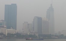 Sương mù bao phủ Sài Gòn: Do cháy rừng từ Indonesia hay ô nhiễm không khí?