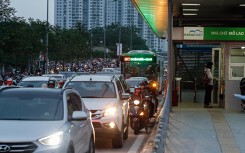 Phải tước bớt quyền ưu tiên của xe máy, ôtô