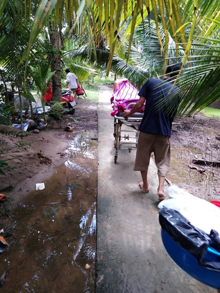 Người bán đất bán nhà mua xe chở áo quan người dưng về nhà với giá 0 đồng - Ảnh 7. Người bán đất bán nhà mua xe chở áo quan người dưng về nhà với giá 0 đồng - Ảnh 7.
