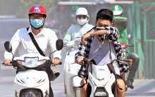 Hà Nội báo động đỏ ô nhiễm không khí, người dân khốn khổ hít bụi công trường