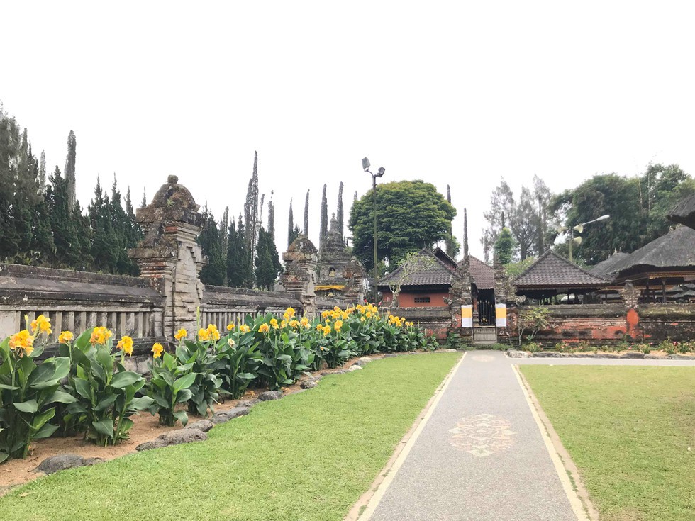 Đảo ngọc Bali có còn hấp dẫn du khách khi dự luật cấm 'ăn cơm trước kẻng' ra đời? - Ảnh 2. Đảo ngọc Bali có còn hấp dẫn du khách khi dự luật cấm 'ăn cơm trước kẻng' ra đời? - Ảnh 2.
