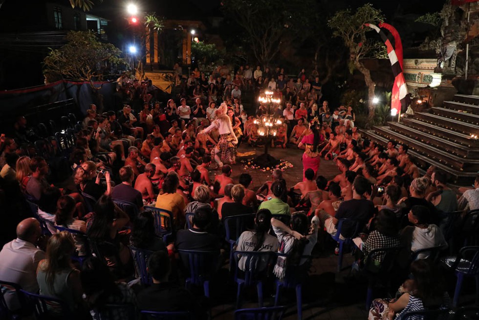 Đảo ngọc Bali có còn hấp dẫn du khách khi dự luật cấm 'ăn cơm trước kẻng' ra đời? - Ảnh 11. Đảo ngọc Bali có còn hấp dẫn du khách khi dự luật cấm 'ăn cơm trước kẻng' ra đời? - Ảnh 11.