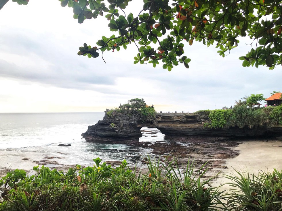 Đảo ngọc Bali có còn hấp dẫn du khách khi dự luật cấm 'ăn cơm trước kẻng' ra đời? - Ảnh 4. Đảo ngọc Bali có còn hấp dẫn du khách khi dự luật cấm 'ăn cơm trước kẻng' ra đời? - Ảnh 4.
