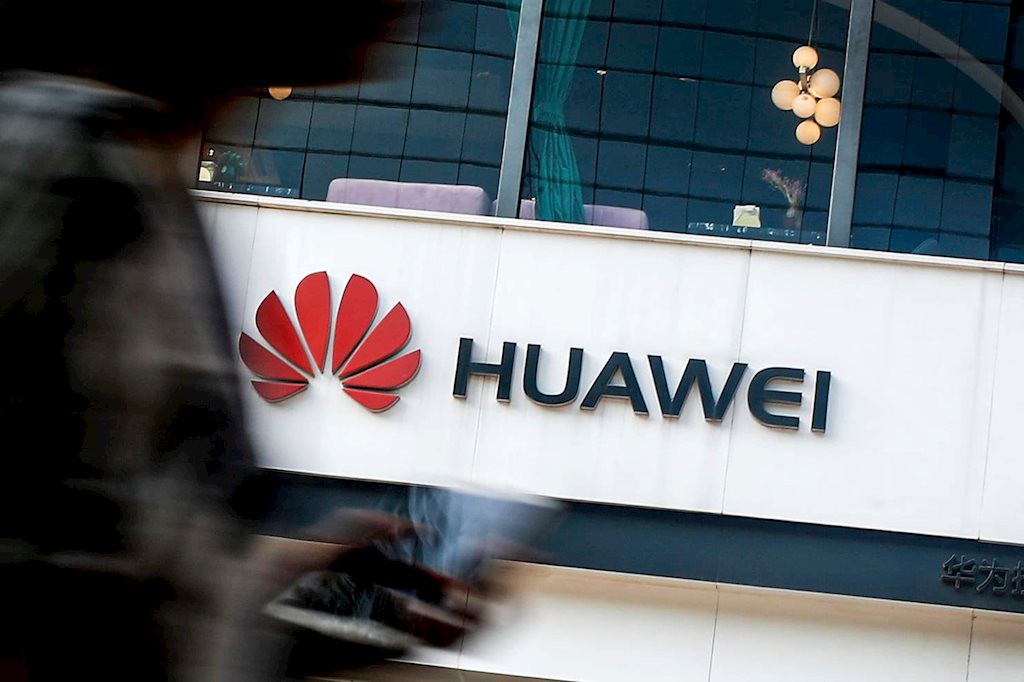 Mỹ đề xuất chi 1 tỉ USD thay thế thiết bị Huawei - Ảnh 1. Mỹ đề xuất chi 1 tỉ USD thay thế thiết bị Huawei - Ảnh 1.