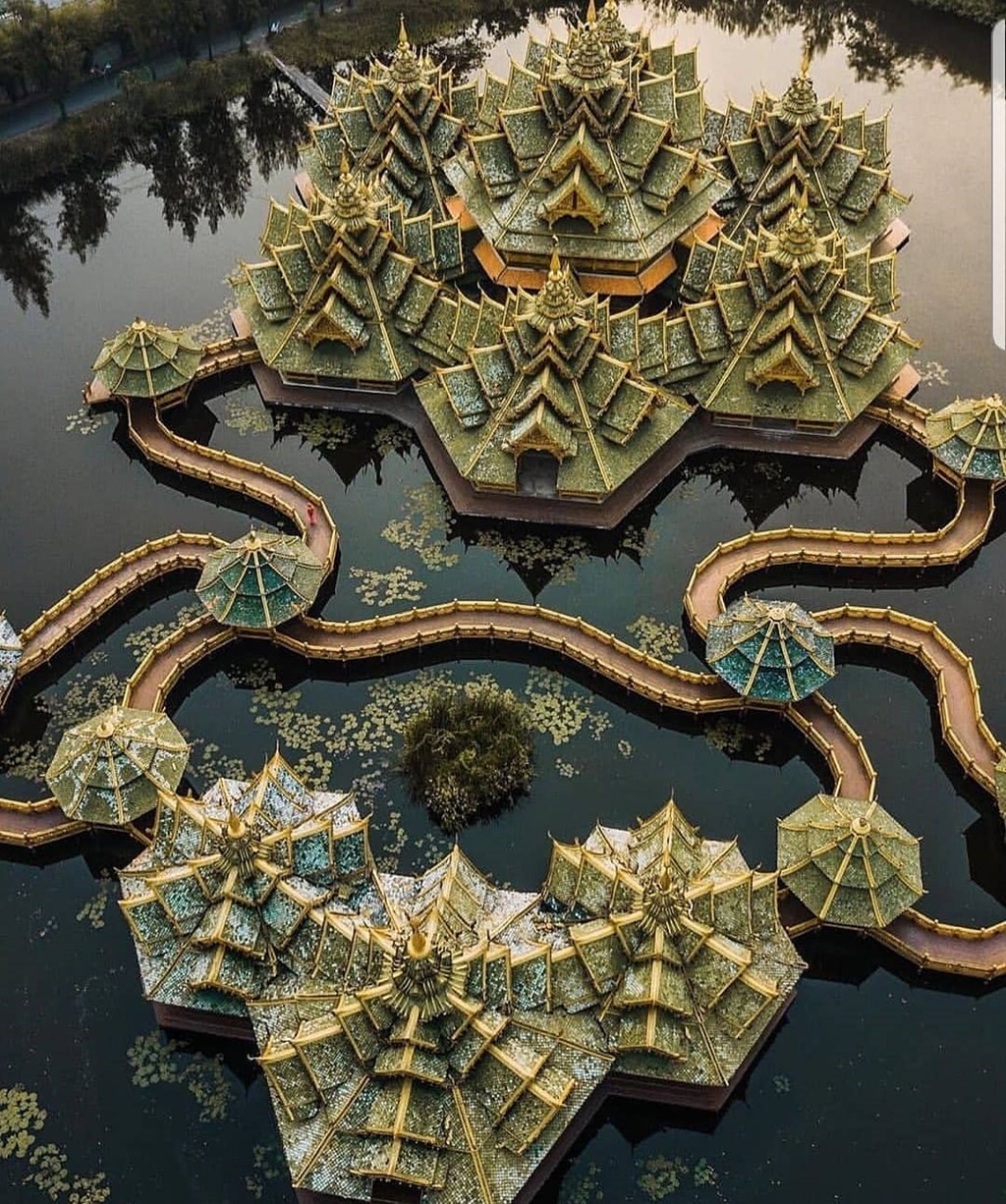 Thuy quai bao quanh ngoi den trong thanh co o Thai Lan hinh anh 2 Thuy quai bao quanh ngoi den trong thanh co o Thai Lan hinh anh 2