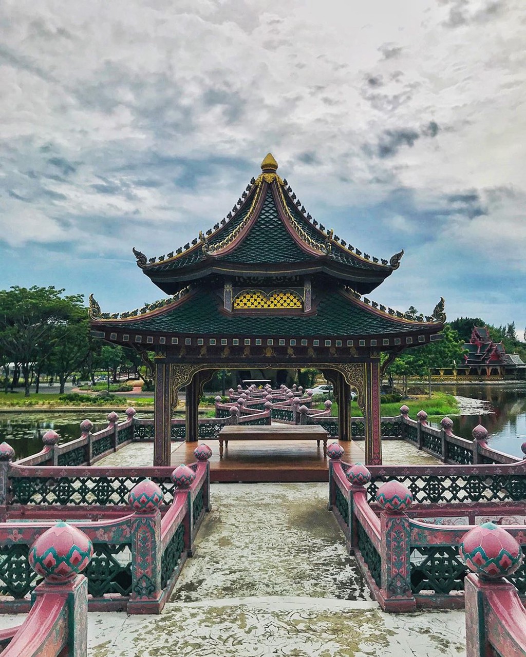 Thuy quai bao quanh ngoi den trong thanh co o Thai Lan hinh anh 4 Thuy quai bao quanh ngoi den trong thanh co o Thai Lan hinh anh 4