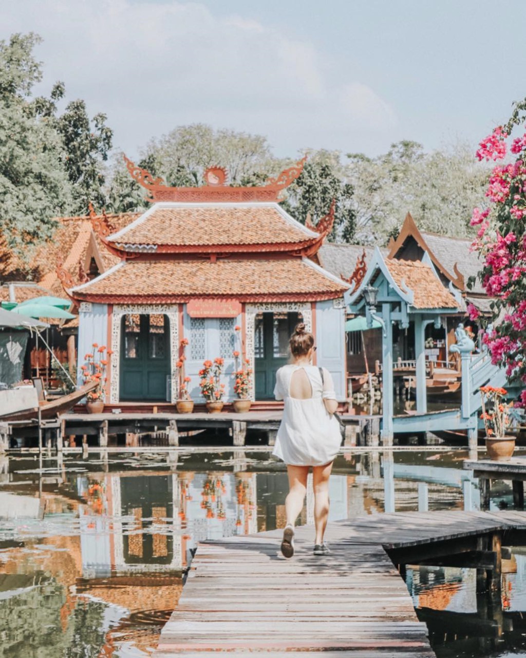 Thuy quai bao quanh ngoi den trong thanh co o Thai Lan hinh anh 9 Thuy quai bao quanh ngoi den trong thanh co o Thai Lan hinh anh 9