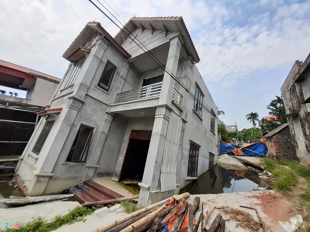 3 tháng sau sự cố hố tử thần 'nuốt' nhà, người dân vẫn phải đi ở nhờ - Ảnh 1.