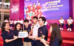 Tập đoàn T&T Group đưa chương trình ‘Strong Vietnam’ đến trường Marie Curie, Duy Mạnh được fan tổ chức sinh nhật