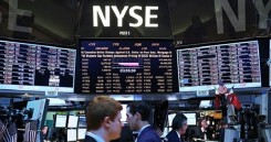 Chính quyền Trump xem xét cấm công ty Trung Quốc niêm yết tại Mỹ