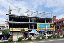 'Làm xiếc' trên khu đất vàng