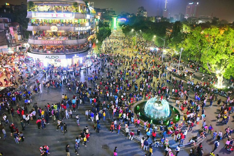 Hà Nội lên kế hoạch cấm phương tiện quanh hồ Gươm - Ảnh 1. Hà Nội lên kế hoạch cấm phương tiện quanh hồ Gươm - Ảnh 1.