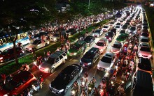 Sài Gòn kẹt xe giữa đêm sau màn pháo hoa 15 phút