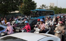 Phát triển vận tải công cộng ở Hà Nội: Xe buýt vẫn 'nặng gánh' 2 thập kỉ tới?
