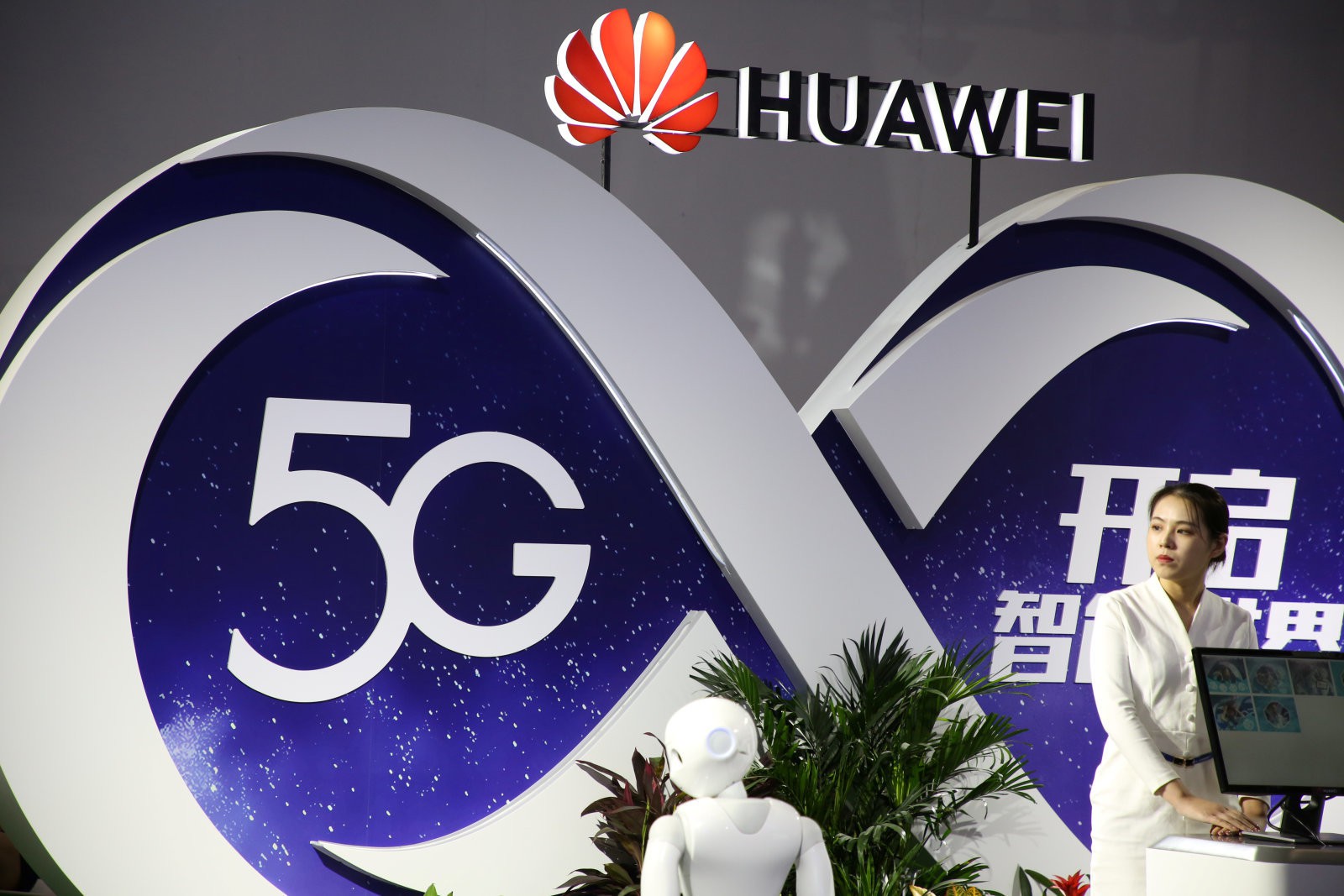 ki-2-tu-vong-kim-co-siet-chan-ba-manh-van-chu-toi-lenh-cam-cua-my-huawei-dang-lam-chu-cong-nghe-5g-tren-su-cong-sinh ki-2-tu-vong-kim-co-siet-chan-ba-manh-van-chu-toi-lenh-cam-cua-my-huawei-dang-lam-chu-cong-nghe-5g-tren-su-cong-sinh