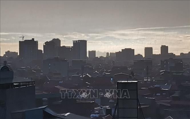 Vì sao Hà Nội ô nhiễm không khí kéo dài? - Ảnh 1. Vì sao Hà Nội ô nhiễm không khí kéo dài? - Ảnh 1.