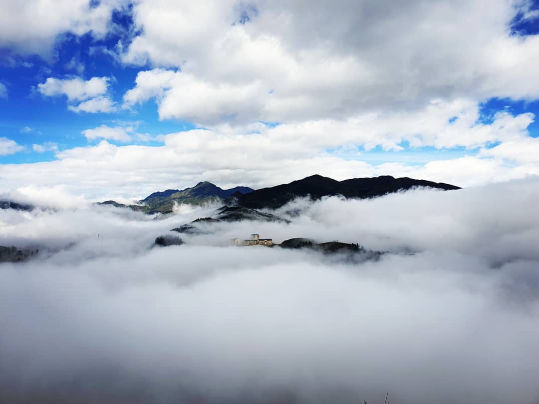 Ngỡ ngàng trước 7 điểm săn mây vạn người mê tại Sapa trong tháng 10 - Ảnh 6. Ngỡ ngàng trước 7 điểm săn mây vạn người mê tại Sapa trong tháng 10 - Ảnh 6.