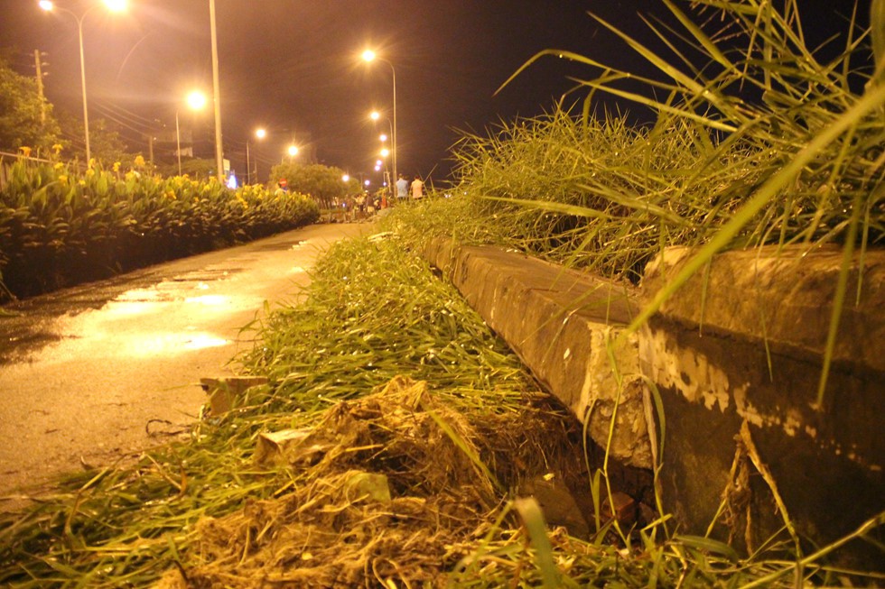 TP HCM: Vỡ bờ kè tại Q.8, lo đợt triều cường sáng nay 30/9 - Ảnh 7. TP HCM: Vỡ bờ kè tại Q.8, lo đợt triều cường sáng nay 30/9 - Ảnh 7.