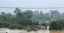 Cận cảnh hàng trăm nhà dân Quảng Trị ngập chìm trong nước