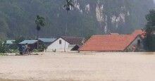 Miền Trung chìm trong biển nước, hơn 15.000 nhà bị ngập