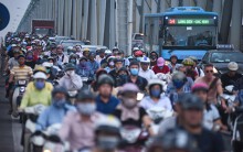Nhích từng mét vượt 'ải Chương Dương' vào trung tâm thành phố