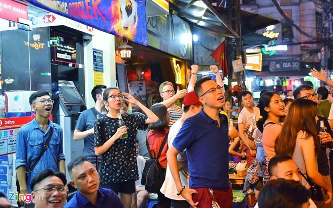 Vì sao phố đi bộ Nguyễn Huệ không được chiếu trận Việt Nam - Thái Lan? - Ảnh 1. Vì sao phố đi bộ Nguyễn Huệ không được chiếu trận Việt Nam - Thái Lan? - Ảnh 1.