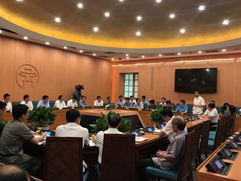 Chủ tịch Hà Nội: Thành phố luôn sẵn sàng chịu trách nhiệm xử lí vụ cháy ở Rạng Đông - Ảnh 1. Chủ tịch Hà Nội: Thành phố luôn sẵn sàng chịu trách nhiệm xử lí vụ cháy ở Rạng Đông - Ảnh 1.