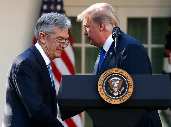 Fed hay thuế của Trump đã kéo tụt kinh tế Mỹ? - Ảnh 1. Fed hay thuế của Trump đã kéo tụt kinh tế Mỹ? - Ảnh 1.