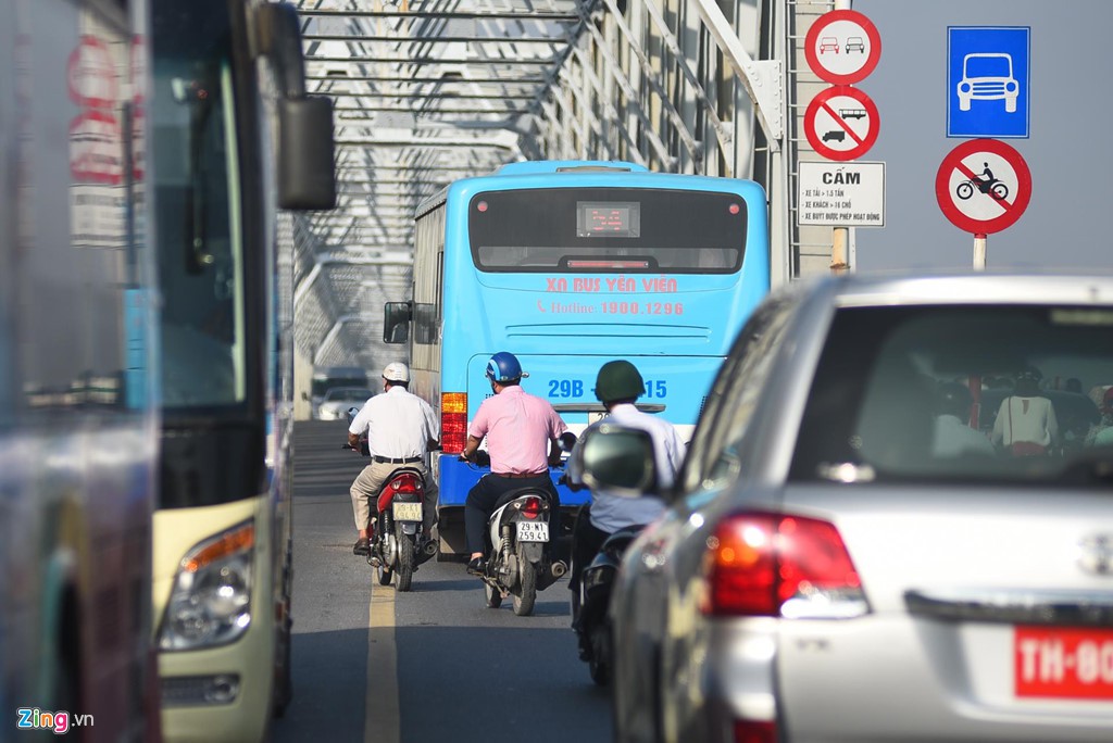 Nhích từng mét vượt 'ải Chương Dương' vào trung tâm thành phố - Ảnh 5.