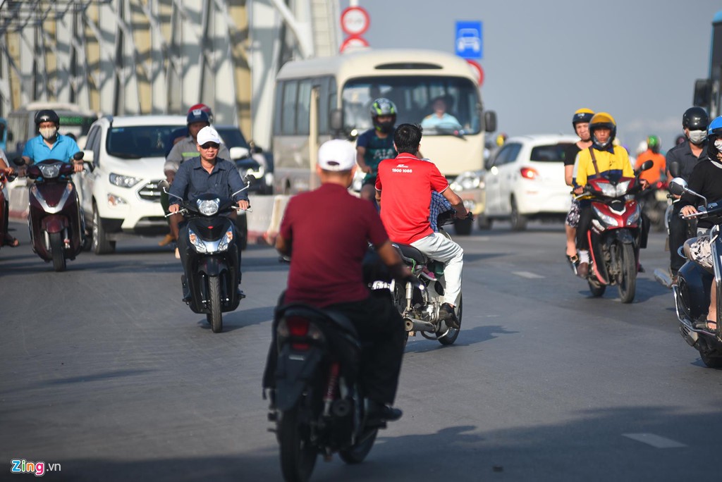 Nhích từng mét vượt 'ải Chương Dương' vào trung tâm thành phố - Ảnh 6.