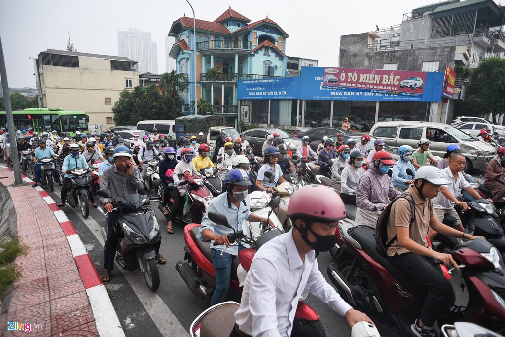 Nhích từng mét vượt 'ải Chương Dương' vào trung tâm thành phố - Ảnh 9.