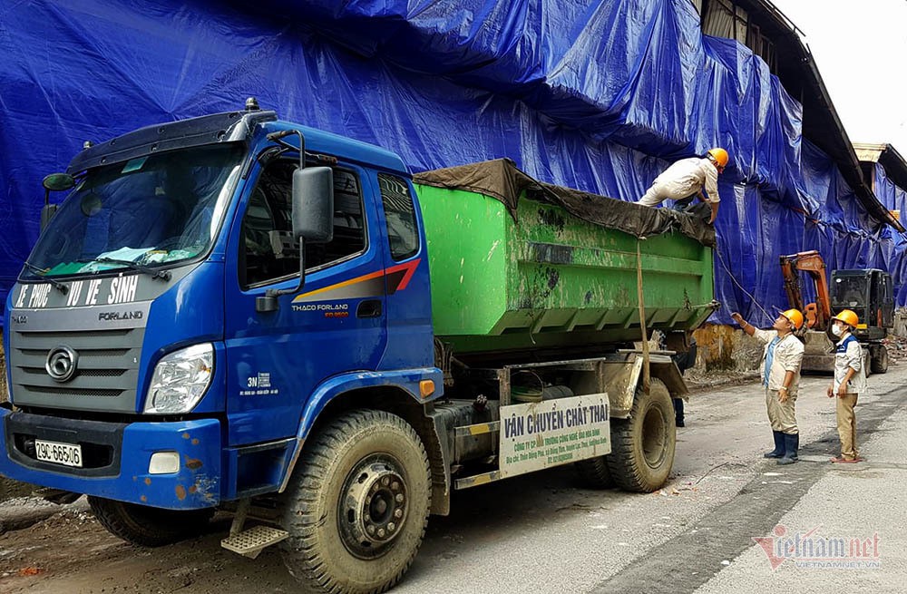 8 ngày sau vụ cháy Rạng Đông, bộ đội hóa học tất tả giám định ô nhiễm - Ảnh 12. 8 ngày sau vụ cháy Rạng Đông, bộ đội hóa học tất tả giám định ô nhiễm - Ảnh 12.