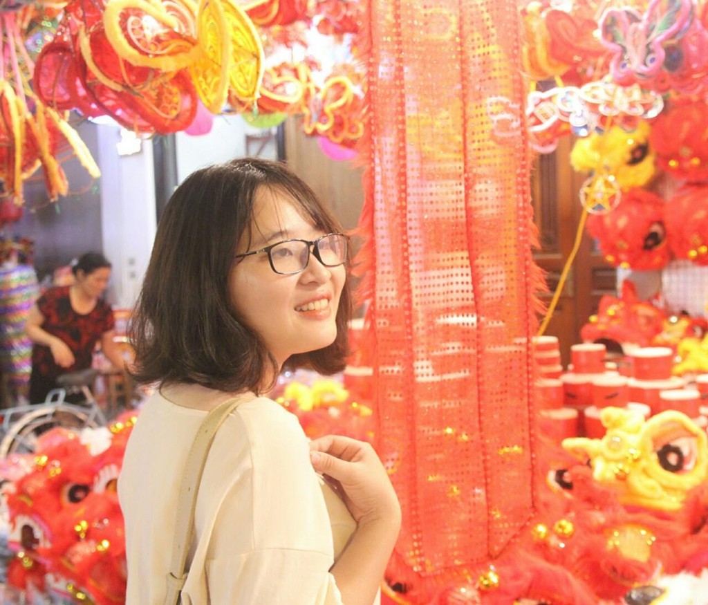 Con đường rợp đèn lồng đón Trung thu giữa lòng Hà Nội - Ảnh 6. Con đường rợp đèn lồng đón Trung thu giữa lòng Hà Nội - Ảnh 6.