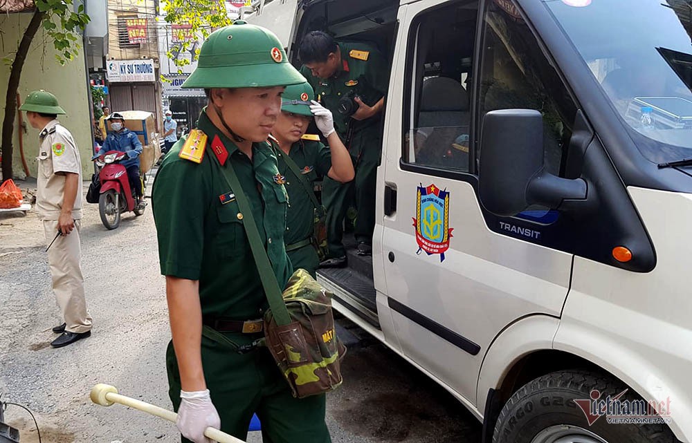 8 ngày sau vụ cháy Rạng Đông, bộ đội hóa học tất tả giám định ô nhiễm - Ảnh 2. 8 ngày sau vụ cháy Rạng Đông, bộ đội hóa học tất tả giám định ô nhiễm - Ảnh 2.