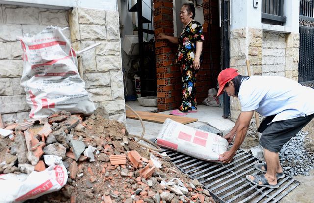 Người dân 8 phường ở TP HCM hiến "đất vàng" để mở rộng hẻm - Ảnh 3.