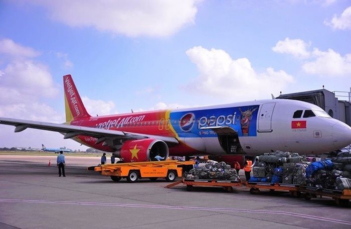 Vietjet xin tự lo dịch vụ mặt đất sân bay Nội Bài và Cam Ranh: Cục hàng không nói gì? - Ảnh 1. Vietjet xin tự lo dịch vụ mặt đất sân bay Nội Bài và Cam Ranh: Cục hàng không nói gì? - Ảnh 1.