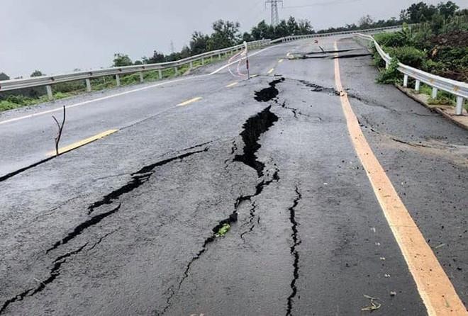 Nguyên nhân khiến đường 250 tỷ mới làm đã nứt toác, sụt lún - Ảnh 1. Nguyên nhân khiến đường 250 tỷ mới làm đã nứt toác, sụt lún - Ảnh 1.