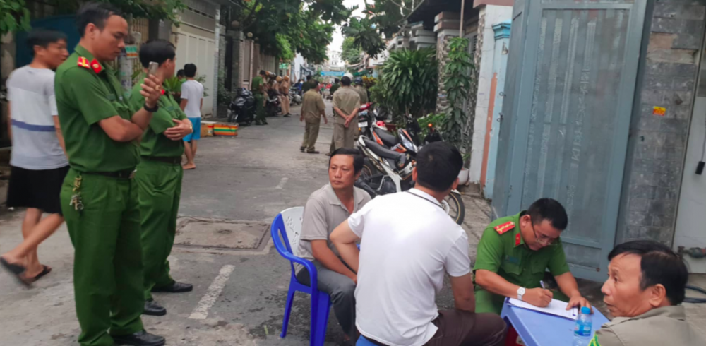 Bị mất chứng minh nhân dân, hai thanh niên đang liên hoan bị công an đưa về trụ sở tạm giữ - Ảnh 2. Bị mất chứng minh nhân dân, hai thanh niên đang liên hoan bị công an đưa về trụ sở tạm giữ - Ảnh 2.