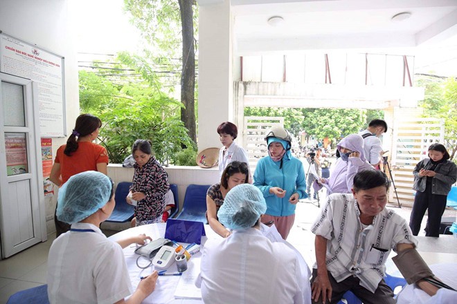 Dư luận không hài lòng về bức thư xin lỗi 'cho có' của Công ty Rạng Đông - Ảnh 2. Dư luận không hài lòng về bức thư xin lỗi 'cho có' của Công ty Rạng Đông - Ảnh 2.