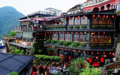 So sánh tour du lịch 4 ngày 3 đêm ngắm đèn lồng tại Đài Loan