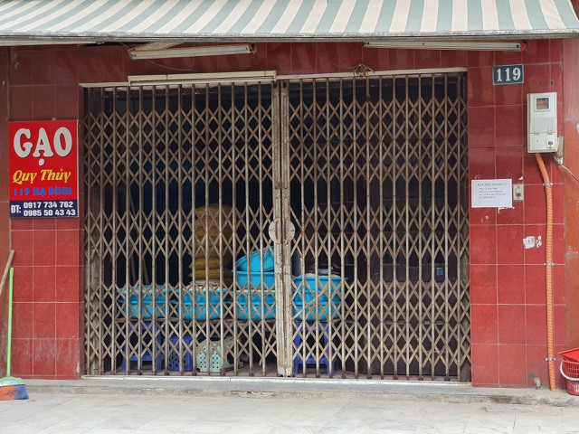 Hàng quán đóng cửa sang nhượng, dân quanh Công ty Rạng Đông thi nhau bán nhà - Ảnh 3. Hàng quán đóng cửa sang nhượng, dân quanh Công ty Rạng Đông thi nhau bán nhà - Ảnh 3.