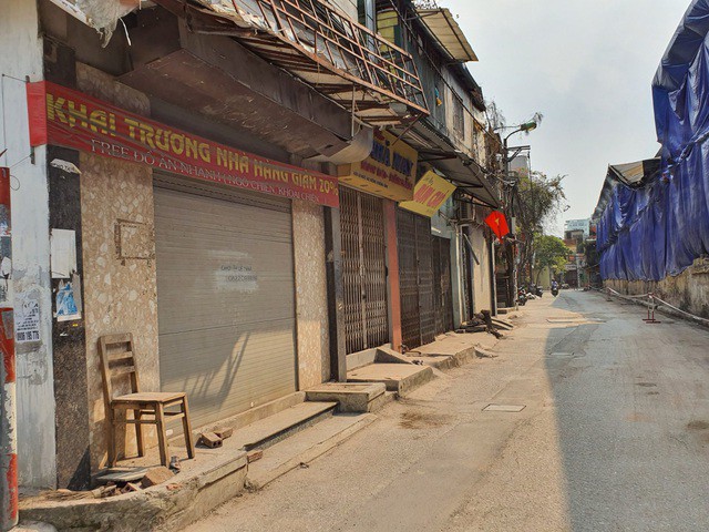 Hàng quán đóng cửa sang nhượng, dân quanh Công ty Rạng Đông thi nhau bán nhà - Ảnh 4. Hàng quán đóng cửa sang nhượng, dân quanh Công ty Rạng Đông thi nhau bán nhà - Ảnh 4.