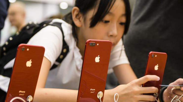 Cổ phiếu Apple đạt mức cao nhất mọi thời đại sau khi doanh số iPhone tăng đột biến ở Trung Quốc - Ảnh 1.