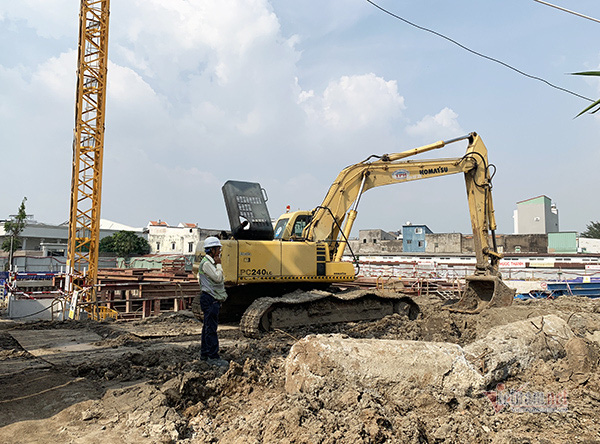 Cận Tết, các chủ đầu tư đua nhau lách luật 'hốt' cú chót - Ảnh 2.