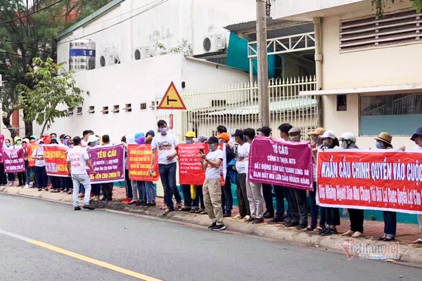 Cận Tết, các chủ đầu tư đua nhau lách luật 'hốt' cú chót - Ảnh 4.