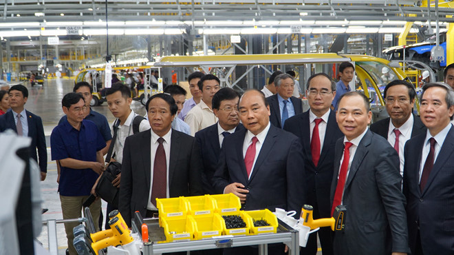 Thủ tướng: Nên ủng hộ ô tô Việt, đừng đua nhau mua xe đắt tiền - Ảnh 1.