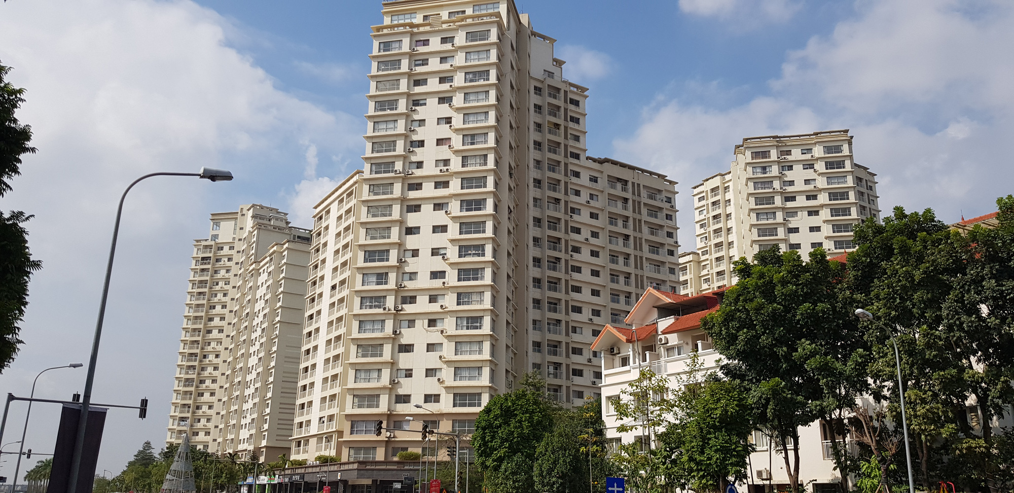 Hà Nội: Lí do nào khiến biệt thự, liền kề ở huyện Hoài Đức bên đắt hàng, bên bỏ hoang? - Ảnh 6.