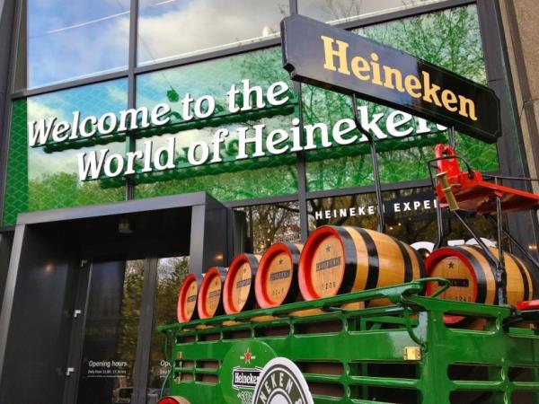 Heineken bị truy thu hơn 917 tỉ đồng tiền thuế - Ảnh 1.
