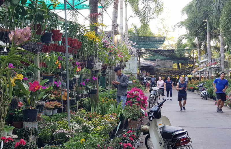 Hàng chục hộ kinh doanh ở Hồ Nước Ngọt nhận thông báo di dời tài sản ngày cận Tết - Ảnh 1. Hàng chục hộ kinh doanh ở Hồ Nước Ngọt nhận thông báo di dời tài sản ngày cận Tết - Ảnh 1.